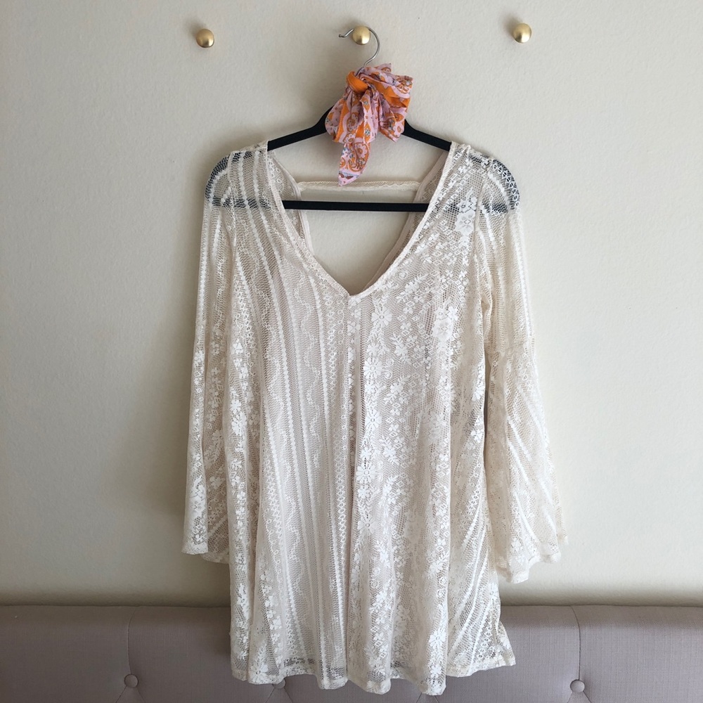 Short Lace Long-Sleeved Dress
